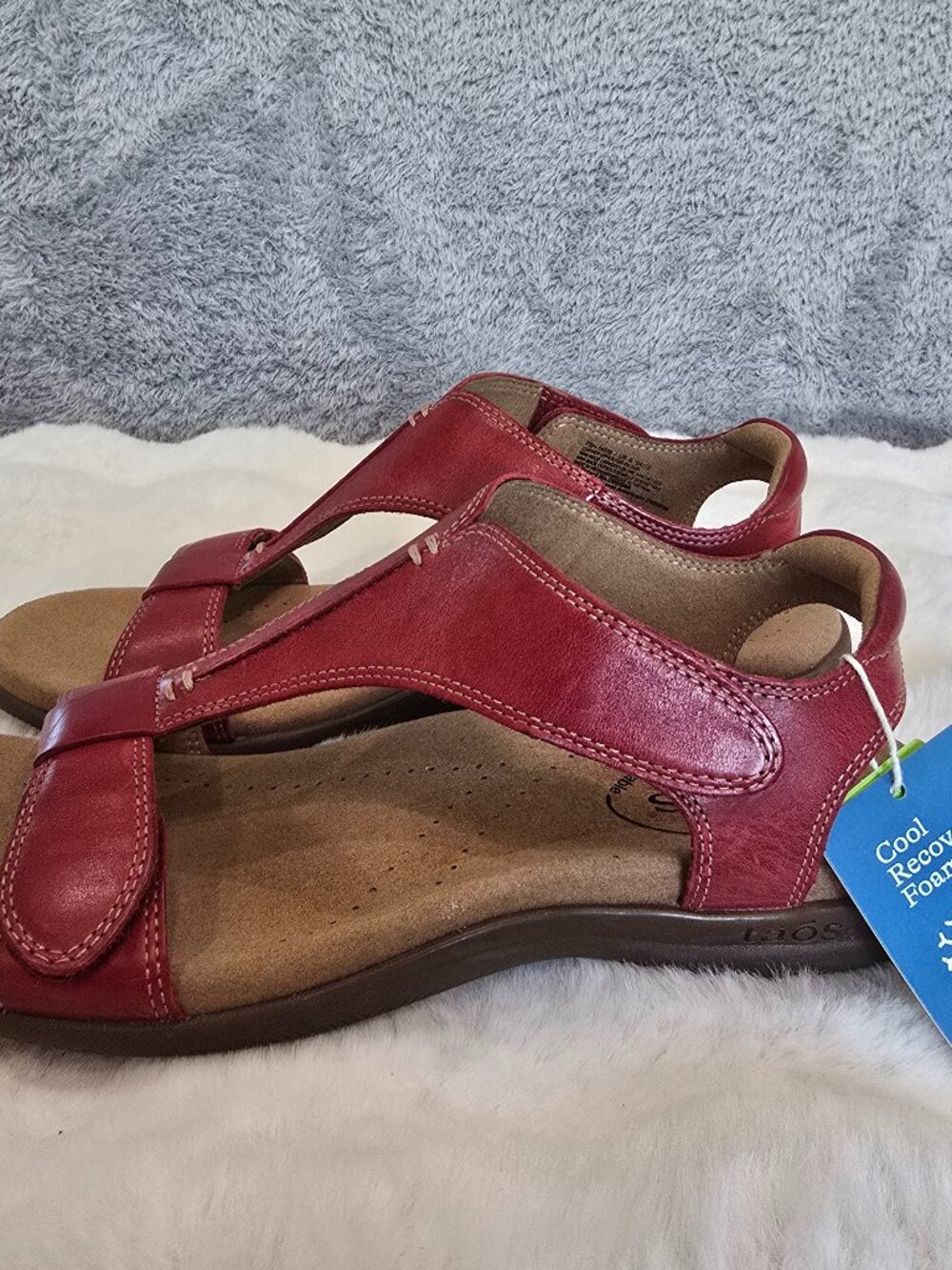 Taos The Show T Strap Sandals Red Leather Travel Comfort Women's Size 6 NEW